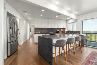 1000 Redbud Trail in West Lake Hills, TX - Building Photo - Building Photo