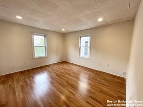 102 Buttonwood St, Unit 2 in Boston, MA - Building Photo - Building Photo