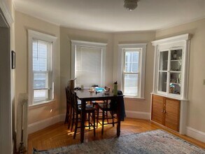 17 Granville Rd, Unit 3 in Cambridge, MA - Building Photo - Building Photo