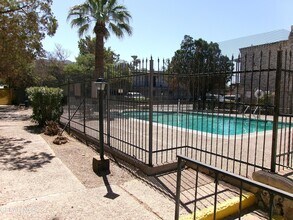 6700 Escondido Dr, Unit F4 in El Paso, TX - Building Photo - Building Photo