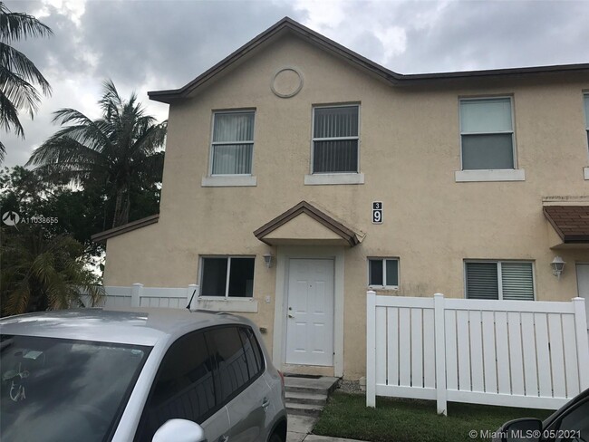 6621 Winfield Blvd-Unit -9-3 in Margate, FL - Foto de edificio - Building Photo