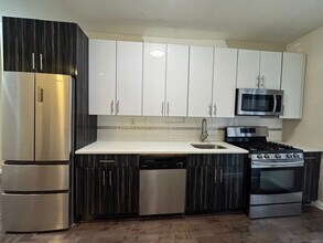 377 Montgomery St, Unit 2 in Brooklyn, NY - Building Photo - Building Photo