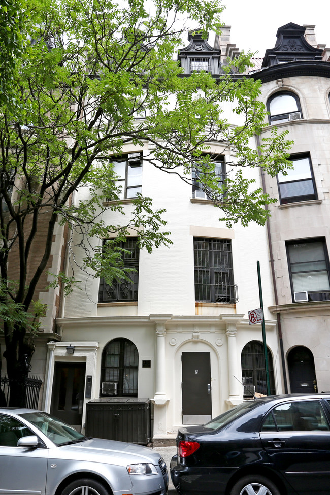 321 W 80th St in New York, NY - Building Photo - Building Photo