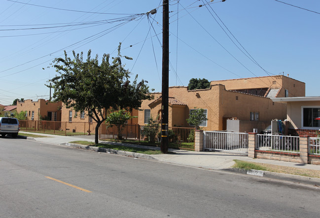 6813 Bear Ave in Bell Gardens, CA - Building Photo - Building Photo