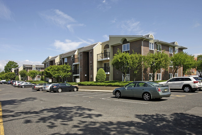 Carriage House in Hackensack, NJ - Building Photo - Building Photo