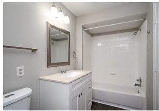 2121 Lobdell Blvd in Baton Rouge, LA - Foto de edificio - Building Photo