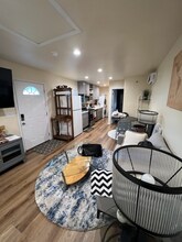 1625 E 10th St in Long Beach, CA - Building Photo - Building Photo