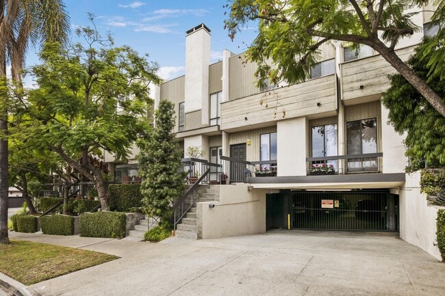 property at 1220 Manning Ave