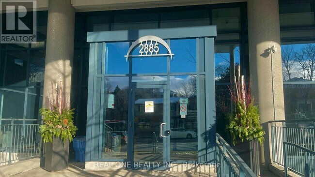 2885 Bayview Ave in Toronto, ON - Building Photo - Building Photo