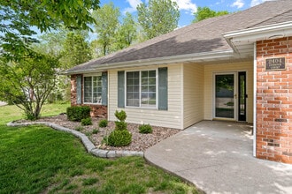 2404 Lubbock Ct in Columbia, MO - Building Photo - Building Photo