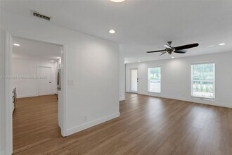 6341 NE 22nd Ave in Fort Lauderdale, FL - Building Photo - Building Photo