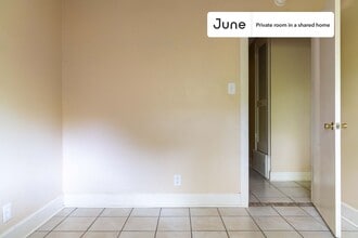 Private bedroom in 3 bed/2 bath Home in Austin, TX - Building Photo - Building Photo