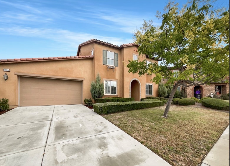32676 Quiet Trail Dr in Winchester, CA - Building Photo