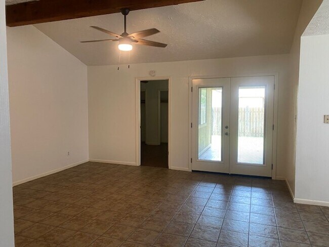 1322 Marlton St-Unit -1322 Marlton B in San Marcos, TX - Building Photo - Building Photo
