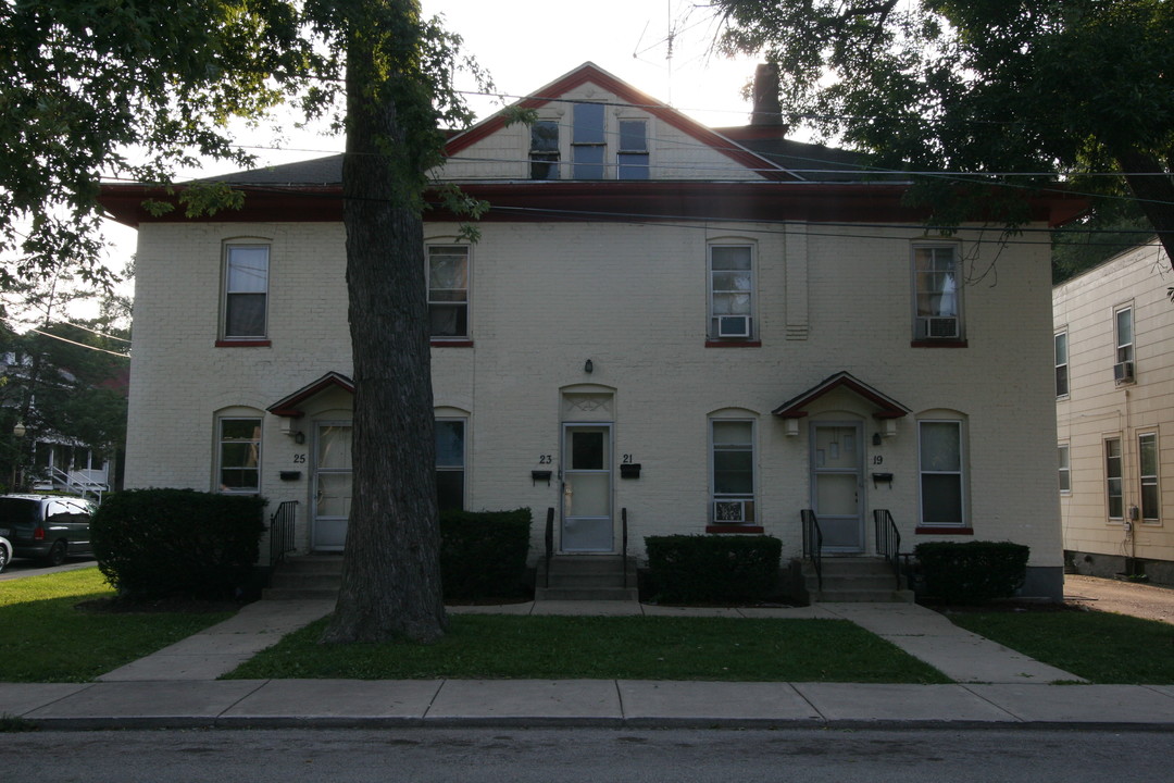 19-25 Walker Pl in Elgin, IL - Building Photo