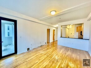27-34-34 21st St in Queens, NY - Building Photo - Building Photo