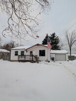 4527 Hanover Ave in Portage, MI - Building Photo