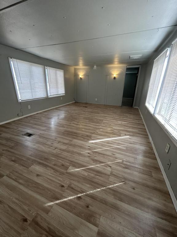 property at 5 Wilmont Cir N