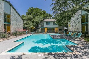 Chestnut Park in San Antonio, TX - Building Photo