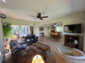 643 N Vía Acapulco in Palm Springs, CA - Building Photo - Building Photo
