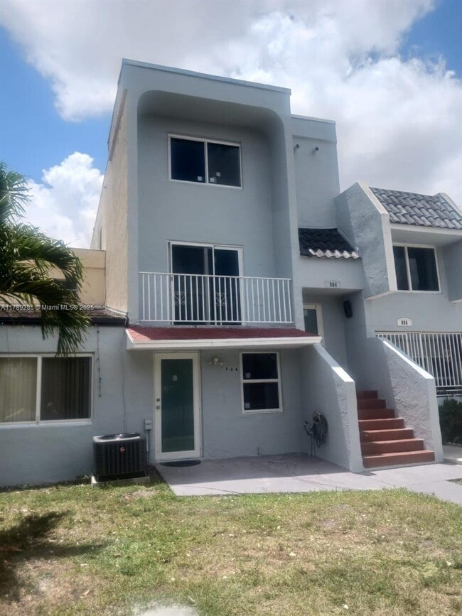 property at 984 W 40th St
