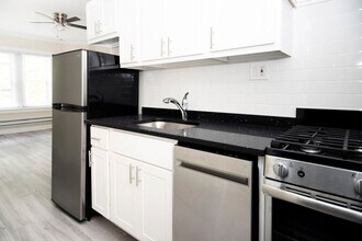 646 W Roscoe St in Chicago, IL - Foto de edificio - Building Photo