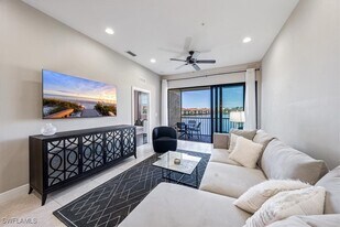 15130 Palmer Lake Cir in Naples, FL - Building Photo