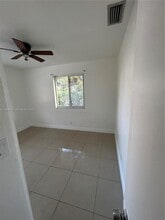 1501 Lauderdale Villa Dr in Fort Lauderdale, FL - Building Photo - Building Photo