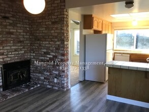 1241 La Canada Way in Salinas, CA - Building Photo - Building Photo