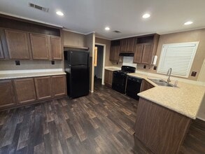 2409 Creekview Dr in Granbury, TX - Building Photo - Building Photo