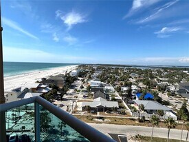 880 Mandalay Ave in Clearwater, FL - Building Photo