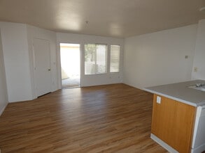 220 E Grant St in Santa Maria, CA - Building Photo - Building Photo