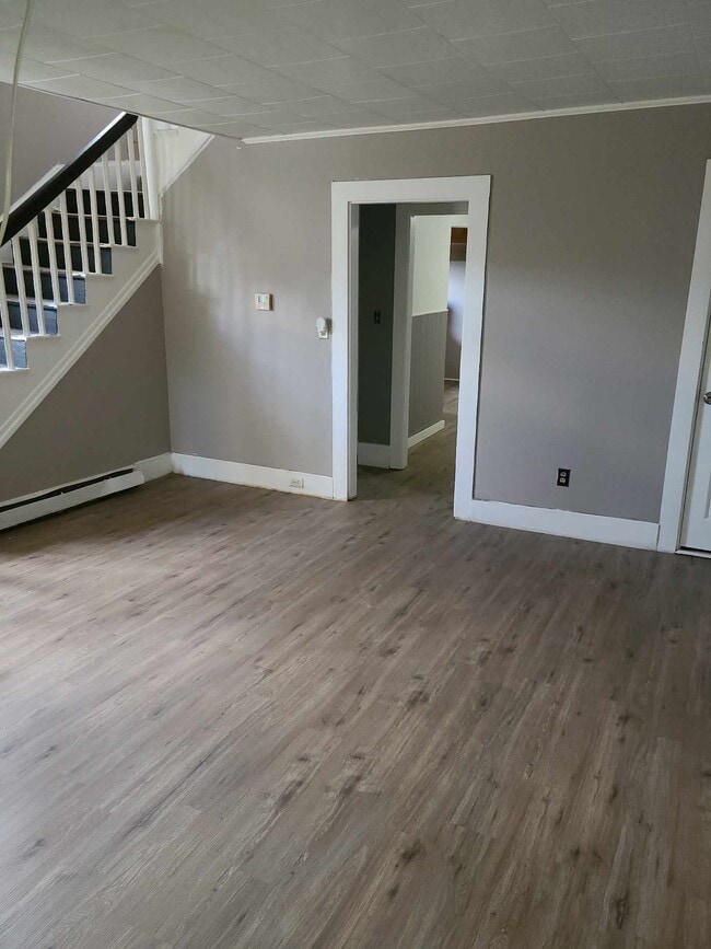 37 Erchles St in Rumford, ME - Building Photo - Building Photo