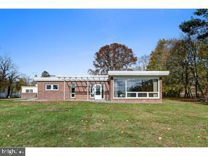 181 Cranbury Rd in West Windsor Township, NJ - Building Photo
