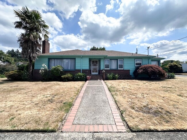 1910 NE Cramer St in Portland, OR - Building Photo - Building Photo