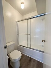 Woodman Oaks Apartments in Sherman Oaks, CA - Foto de edificio - Building Photo