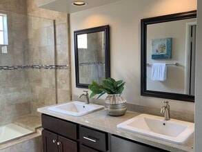 1448 Elegante Ct in Corona, CA - Foto de edificio - Building Photo