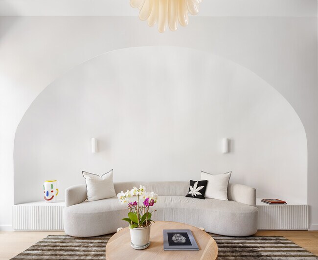 346 W 22nd St in New York, NY - Building Photo - Building Photo