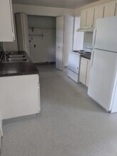 1427 Lakeview Ave, Unit 1427 in Klamath Falls, OR - Foto de edificio - Building Photo