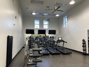 100 Glenbrook Rd in Stamford, CT - Building Photo - Building Photo