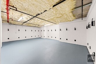 BRUCKNER BOULEVARD in Bronx, NY - Building Photo - Building Photo