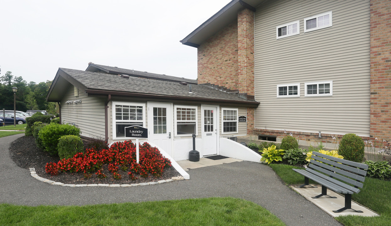 Heatherwood House at Ronkonkoma in Lake Ronkonkoma, NY - Building Photo