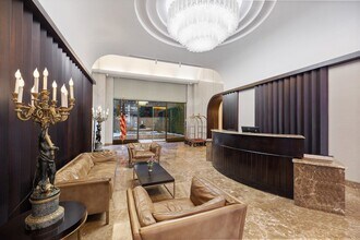 245 E 44th St in New York, NY - Foto de edificio - Building Photo