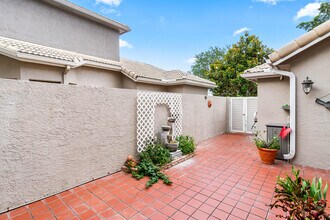 5465 Monterey Cir in Delray Beach, FL - Building Photo - Building Photo