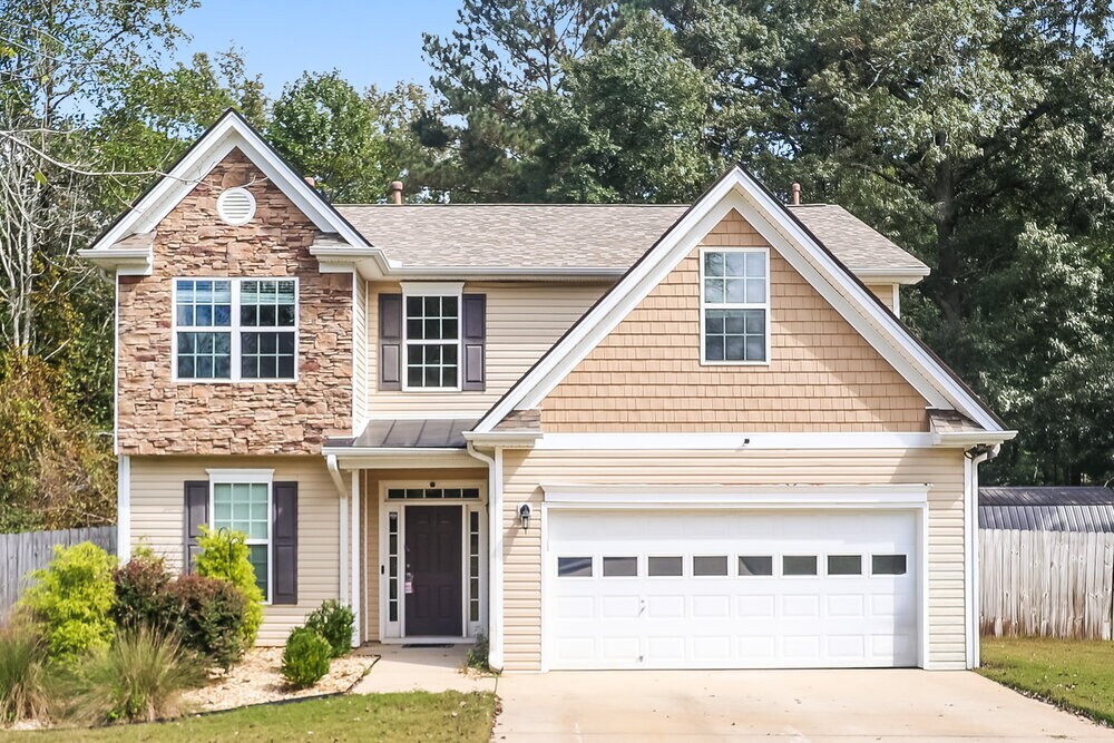 204 Sandstone Dr in Hampton, GA - Building Photo