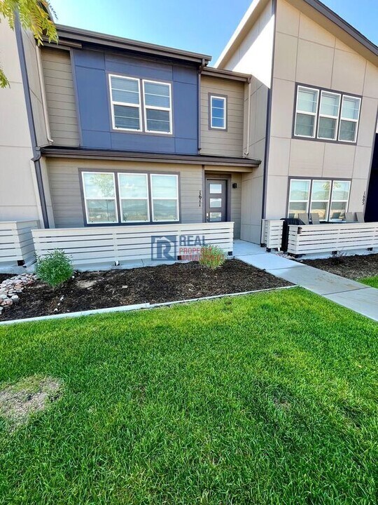 1611 Spring Water Pt in Colorado Springs, CO - Building Photo