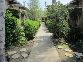 2226 S Carmelina Ave in Los Angeles, CA - Foto de edificio - Building Photo