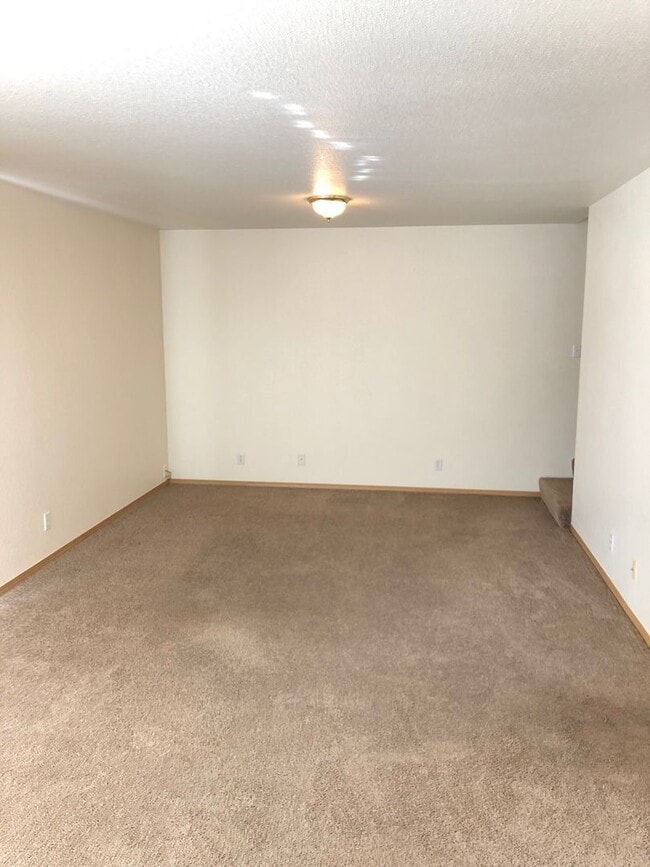 property at 5445 Glenridge Wy