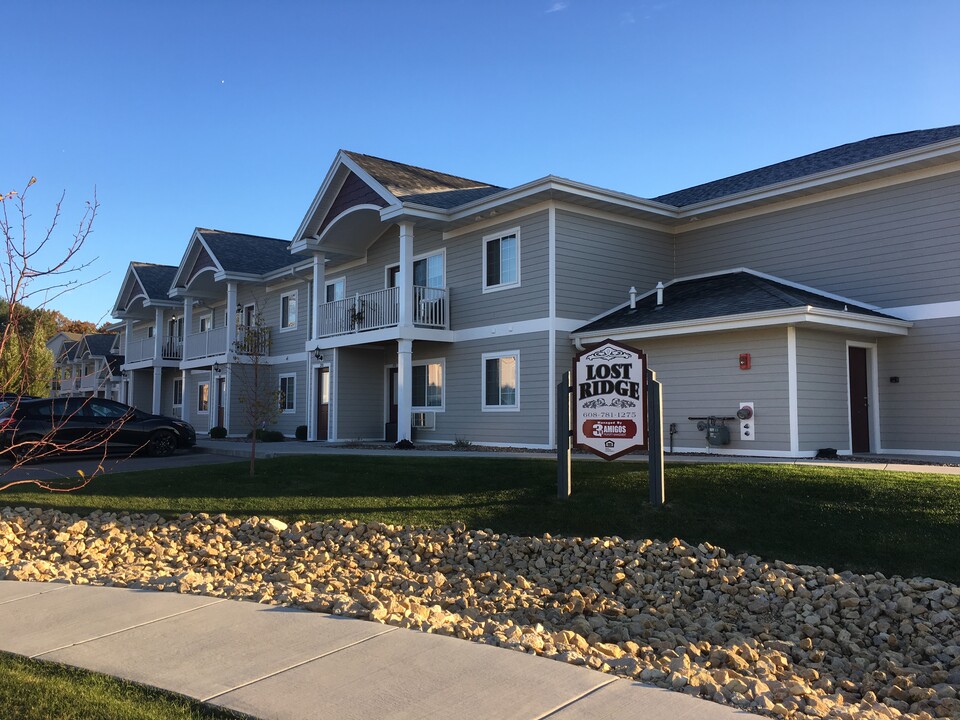 Lost Ridge Apartments in Onalaska, WI - Building Photo