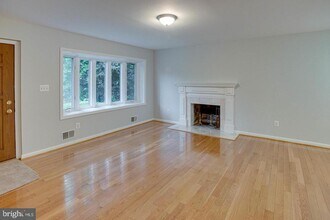 12026 Waples Mill Rd in Oakton, VA - Building Photo - Building Photo